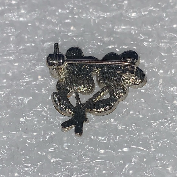 Beautiful & Dainty Rhinestone Floral Brooch Pin - Picture 11 of 16